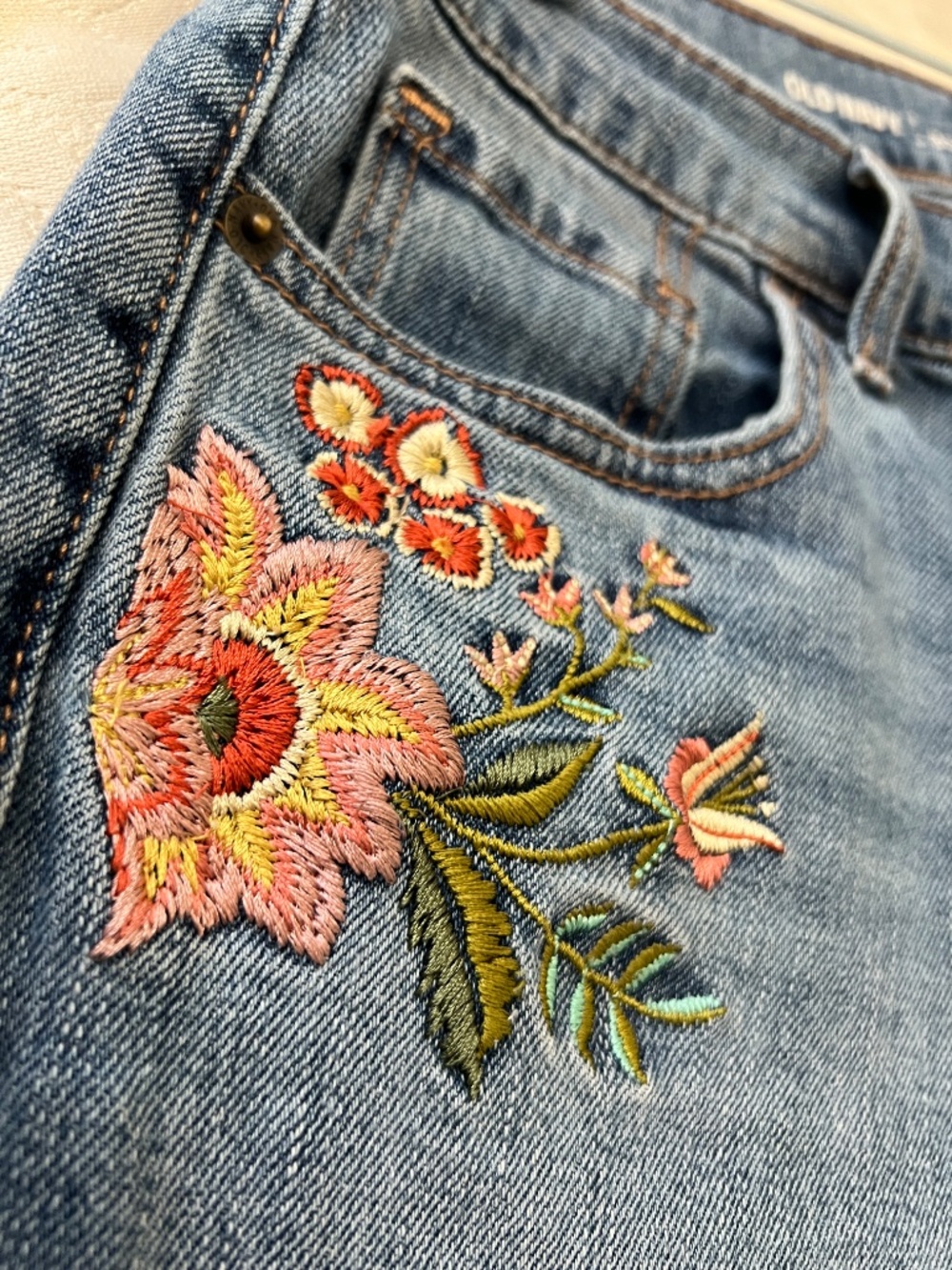 Old navy Denim with flower embroidery, Size 8, Boyfriend Straight - Picture 5 of 6